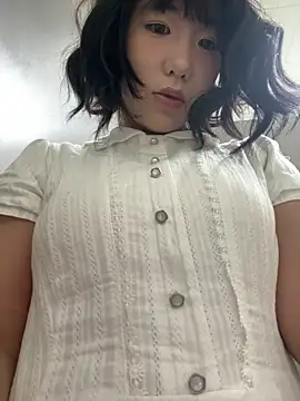 luluya1314 online show from April 23, 2026, 8:02 am