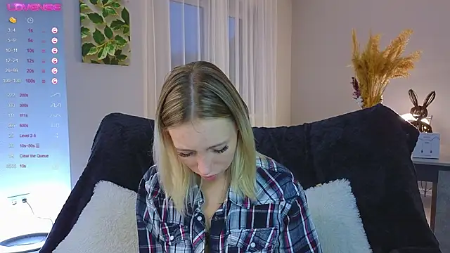 Snapshot of NyxaThorn chatting on October 17, 2025, 2:41 pm NyxaThorn online show from October 17, 2025, 2:41 pm