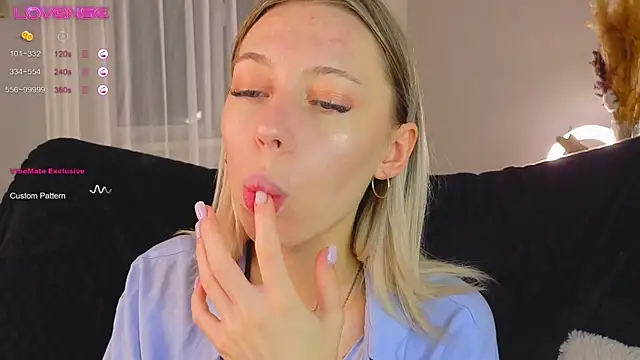 Snapshot of NyxaThorn chatting on October 28, 2025, 2:42 pm NyxaThorn online show from October 28, 2025, 2:42 pm