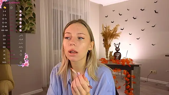 Snapshot of NyxaThorn chatting on November 1, 2025, 2:41 pm NyxaThorn online show from November 1, 2025, 2:41 pm