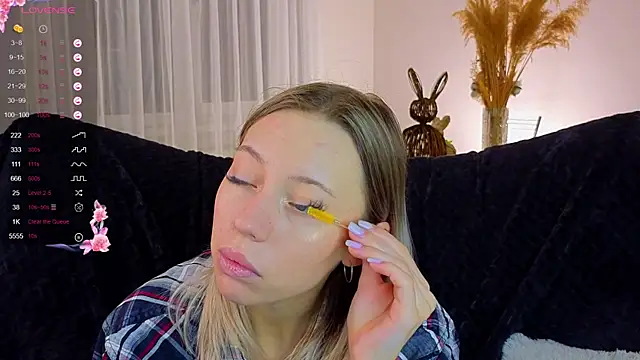 Snapshot of NyxaThorn chatting on November 8, 2025, 2:39 pm NyxaThorn online show from November 8, 2025, 2:39 pm