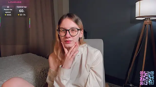 Snapshot of SharylSmalt chatting on February 6, 2026, 1:10 am SharylSmalt online show from February 6, 2026, 1:10 am