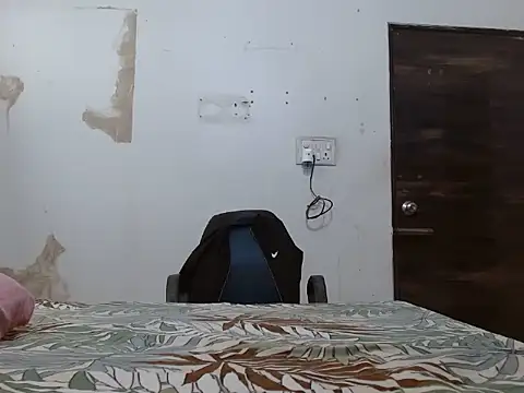 Snapshot of soya_queen chatting on October 19, 2025, 2:12 am soya queen online show from October 19, 2025, 2:12 am