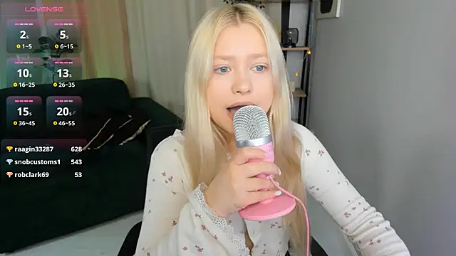 Snapshot of Millie_Vanillies chatting on September 20, 2025, 9:38 pm Millie Vanillies online show from September 20, 2025, 9:38 pm