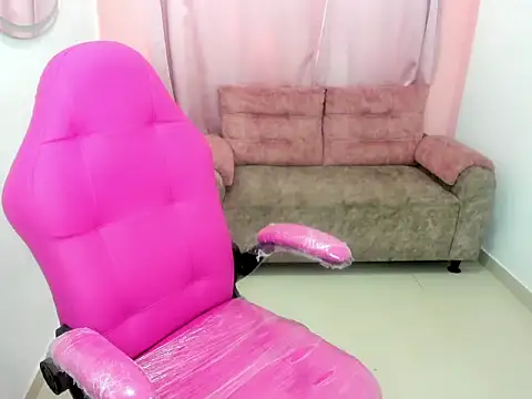 Snapshot of Emiss_Jones chatting on October 30, 2025, 1:34 pm Emiss Jones online show from October 30, 2025, 1:34 pm