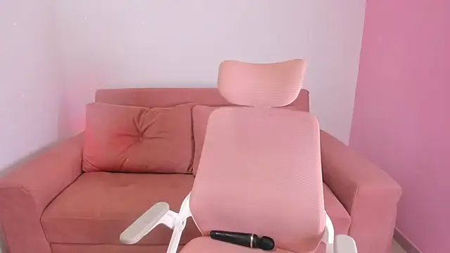 Emiss Jones online show from January 10, 2026, 3:36 pm