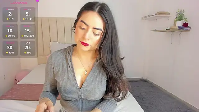 sashaa petit online show from September 29, 2025, 11:15 am