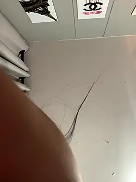 Snapshot of Aliciawhitee chatting on November 13, 2025, 2:32 am Aliciawhitee online show from November 13, 2025, 2:32 am