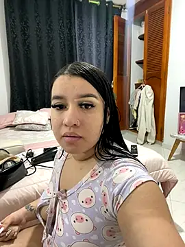 Snapshot of Aliciawhitee chatting on November 15, 2025, 12:08 am Aliciawhitee online show from November 15, 2025, 12:08 am