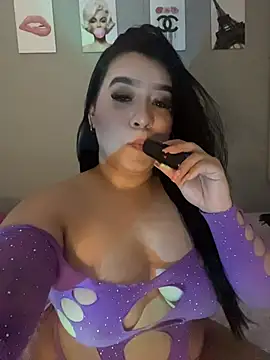 Snapshot of Aliciawhitee chatting on March 12, 2026, 2:18 am Aliciawhitee online show from March 12, 2026, 2:18 am