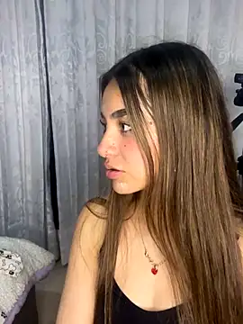 yoneviego online show from September 18, 2025, 3:52 am