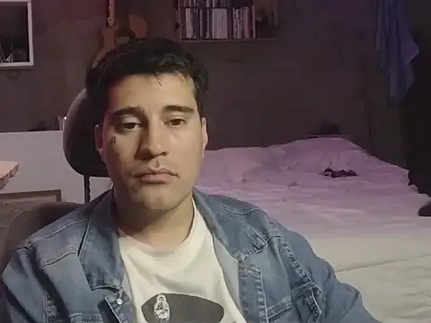 parca13 online show from November 21, 2025, 4:44 am