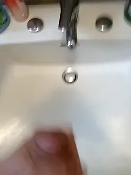 Snapshot of Empi19cm chatting on October 8, 2025, 4:48 pm Empi19cm online show from October 8, 2025, 4:48 pm