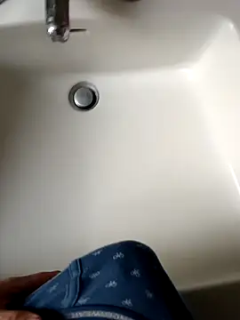 Snapshot of Empi19cm chatting on October 10, 2025, 4:28 pm Empi19cm online show from October 10, 2025, 4:28 pm