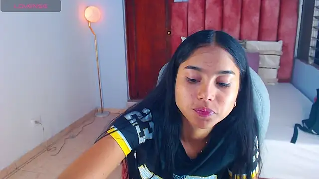 Snapshot of Milaa_Star_ chatting on November 7, 2025, 4:01 am Milaa Star online show from November 7, 2025, 4:01 am