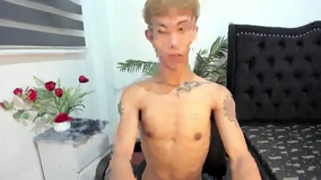 Snapshot of jersthebigfuckerxxx chatting on October 28, 2025, 5:44 am jersthebigfuckerxxx online show from October 28, 2025, 5:44 am