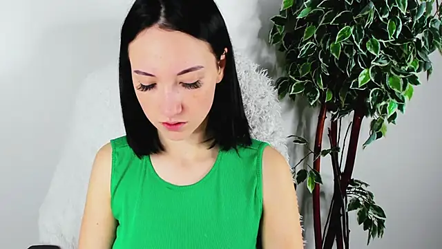 Snapshot of EileenMoores chatting on October 17, 2025, 12:08 pm EileenMoores online show from October 17, 2025, 12:08 pm