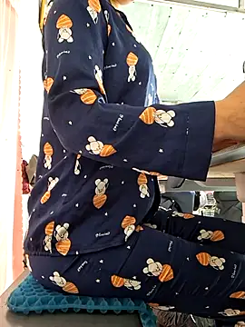 irina hana online show from November 17, 2025, 1:22 am