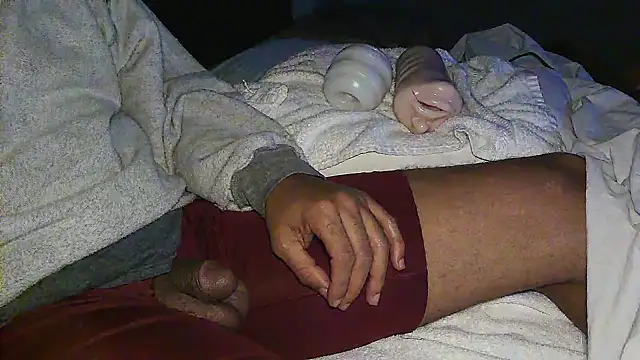 GRiZZLYBONE online show from November 8, 2025, 11:21 am