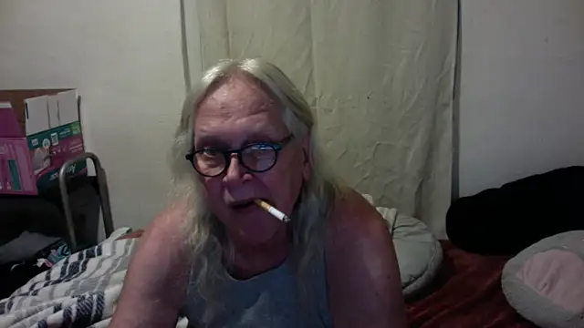 Snapshot of OldLadySara chatting on May 24, 2026, 12:37 am OldLadySara online show from May 24, 2026, 12:37 am