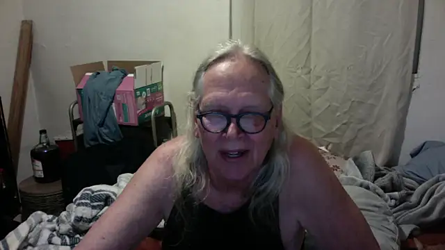 Snapshot of OldLadySara chatting on May 29, 2026, 6:33 am OldLadySara online show from May 29, 2026, 6:33 am