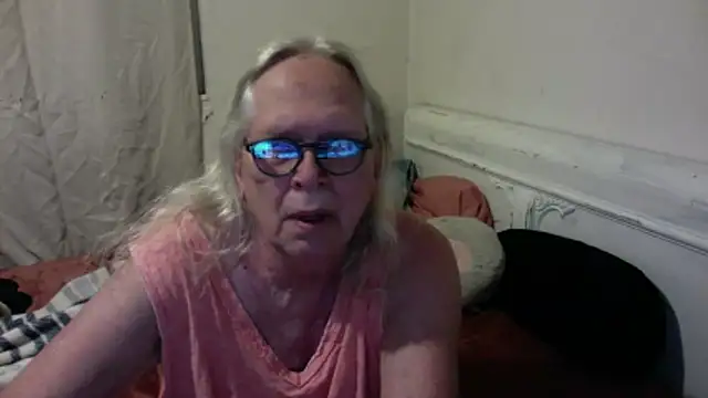 Snapshot of OldLadySara chatting on May 30, 2026, 2:08 am OldLadySara online show from May 30, 2026, 2:08 am