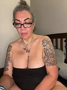 dieseldame1313 online show from September 25, 2025, 9:24 am