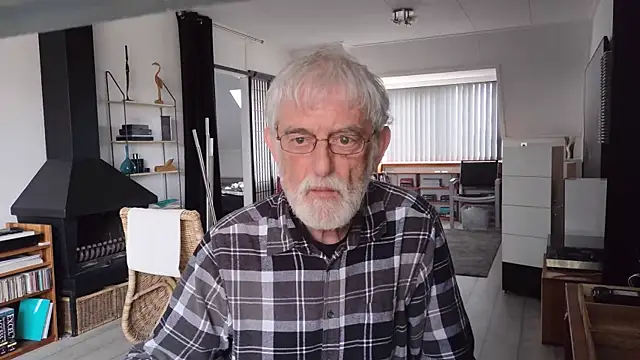 Snapshot of ewaldwillems99 chatting on April 2, 2026, 2:37 pm ewaldwillems99 online show from April 2, 2026, 2:37 pm