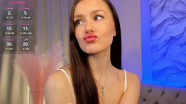 Aria Mila online show from November 28, 2025, 11:46 am