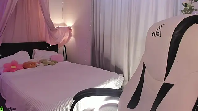 Aria Mila online show from May 28, 2026, 3:04 am