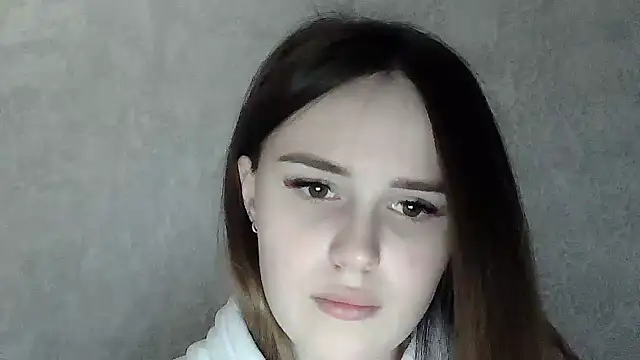 SweetLoraa online show from February 10, 2026, 4:44 pm