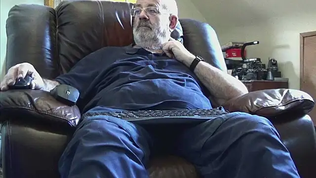 janzer13 online show from March 3, 2026, 2:12 pm