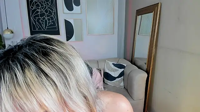 Snapshot of marie_bass chatting on February 12, 2026, 12:11 pm marie bass online show from February 12, 2026, 12:11 pm