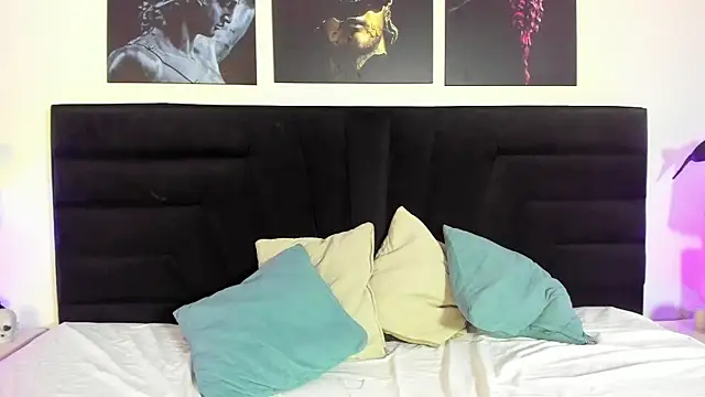 BellaRoux1 online show from October 28, 2025, 12:09 pm