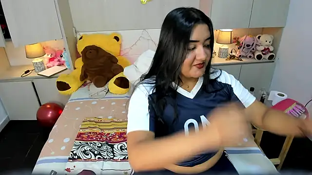 LilyWhitney online show from March 27, 2026, 4:07 am