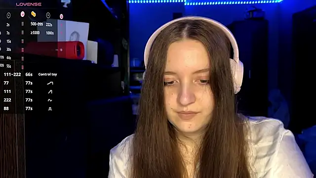 LauretteRagar online show from September 18, 2025, 5:15 pm