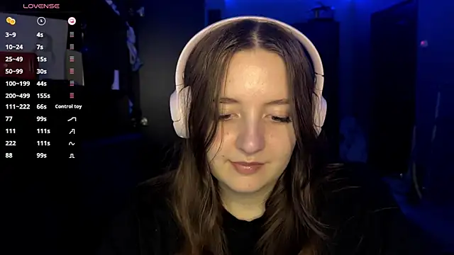 LauretteRagar online show from September 23, 2025, 6:22 pm