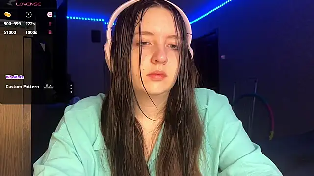 LauretteRagar online show from October 2, 2025, 5:09 pm