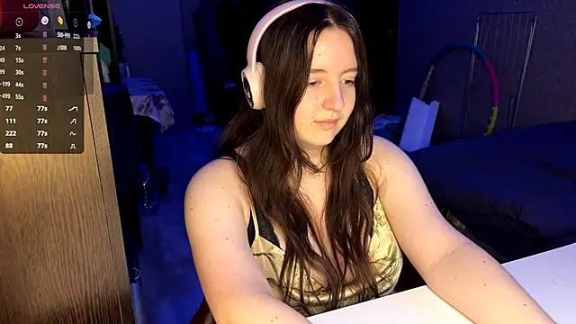 LauretteRagar online show from October 24, 2025, 5:20 pm