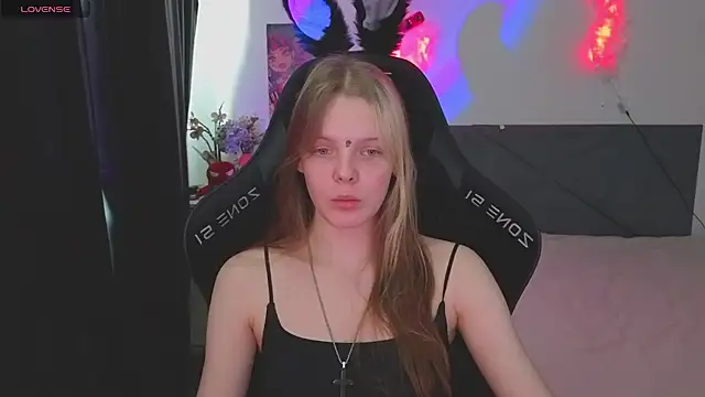 Snapshot of Luna_Navy chatting on September 11, 2025, 9:20 am Luna Navy online show from September 11, 2025, 9:20 am