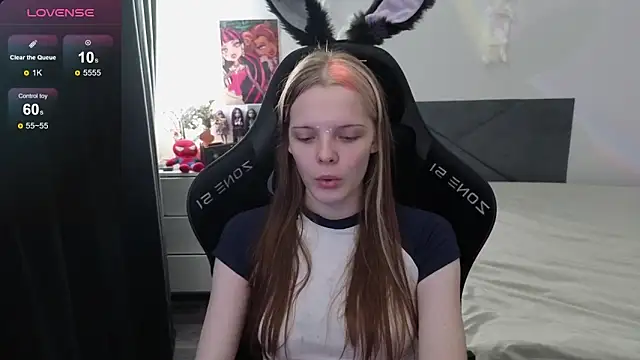 Snapshot of Luna_Navy chatting on September 20, 2025, 8:37 am Luna Navy online show from September 20, 2025, 8:37 am