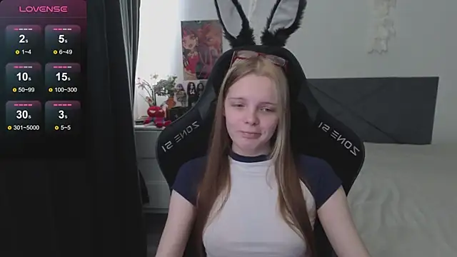 Snapshot of Luna_Navy chatting on October 5, 2025, 9:07 am Luna Navy online show from October 5, 2025, 9:07 am