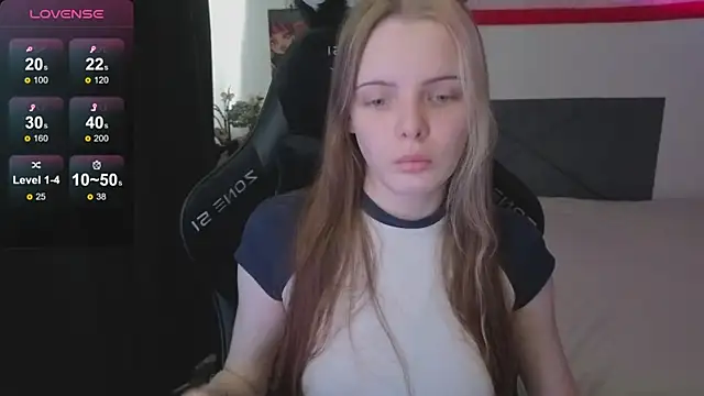 Snapshot of Luna_Navy chatting on November 11, 2025, 9:09 am Luna Navy online show from November 11, 2025, 9:09 am