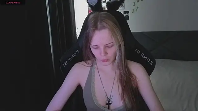 Luna Navy online show from November 23, 2025, 8:25 am