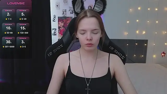 Luna Navy online show from February 24, 2026, 6:33 am