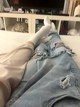 hottest23 online show from December 5, 2025, 11:08 am