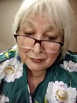 Alexia64231 online show from November 25, 2025, 5:02 pm