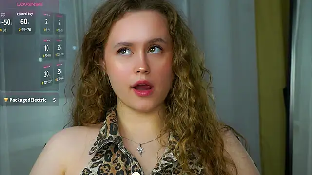 SusannaScholler online show from October 8, 2025, 6:27 pm