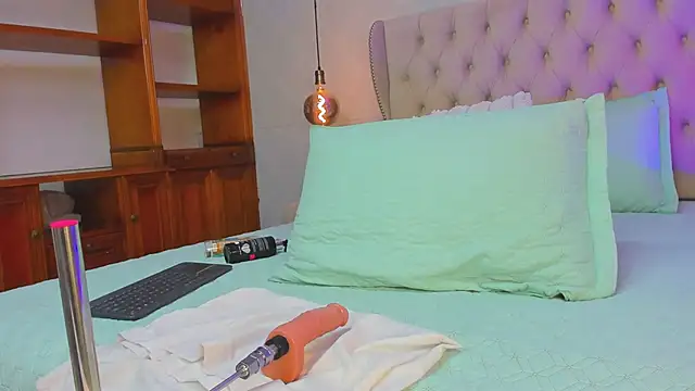 Snapshot of Tatihornyy chatting on October 28, 2025, 11:25 am Tatihornyy online show from October 28, 2025, 11:25 am