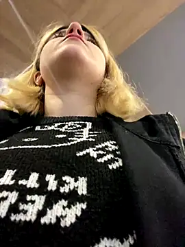 Snapshot of Cherry___Blossom chatting on September 19, 2025, 10:05 am Cherry Blossom online show from September 19, 2025, 10:05 am